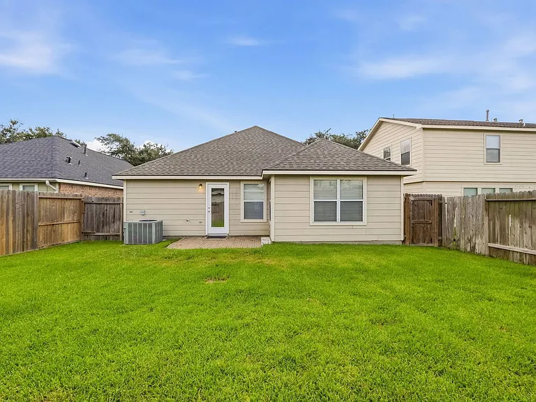 7719 Serene Wood Ln — Photo 25