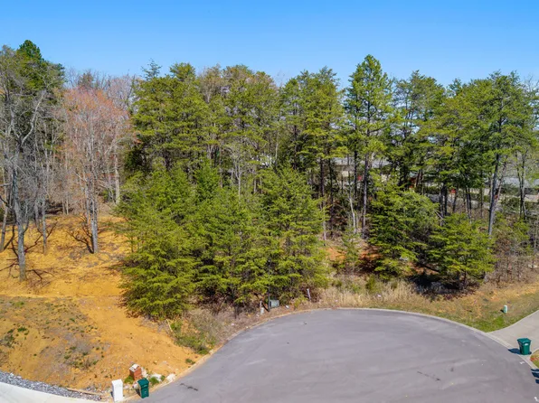 1701 Sierra Ln, Sevierville, TN 37862