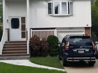 201 Montauk St, Valley Stream, NY 11580