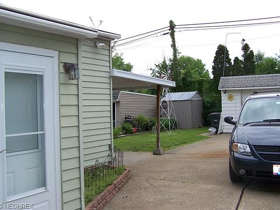 3rd image of 1497 Robinwood Ave