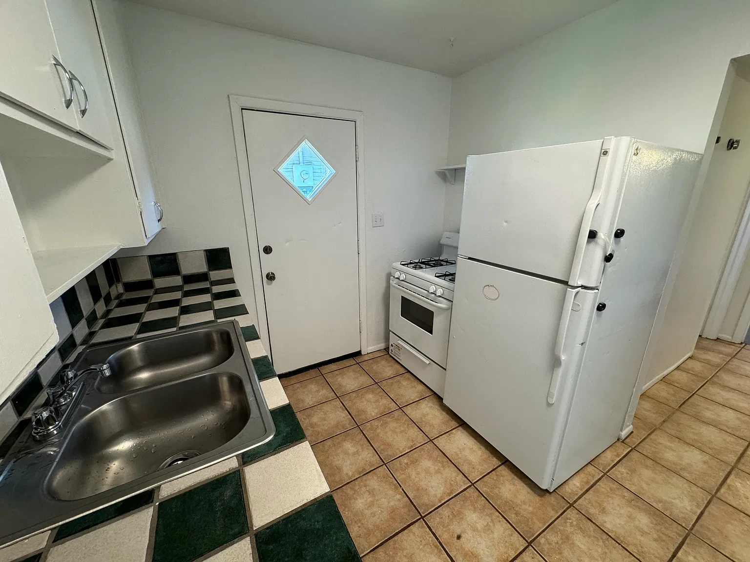 1 bed, 704 sqft, $1,075 — Photo 2
