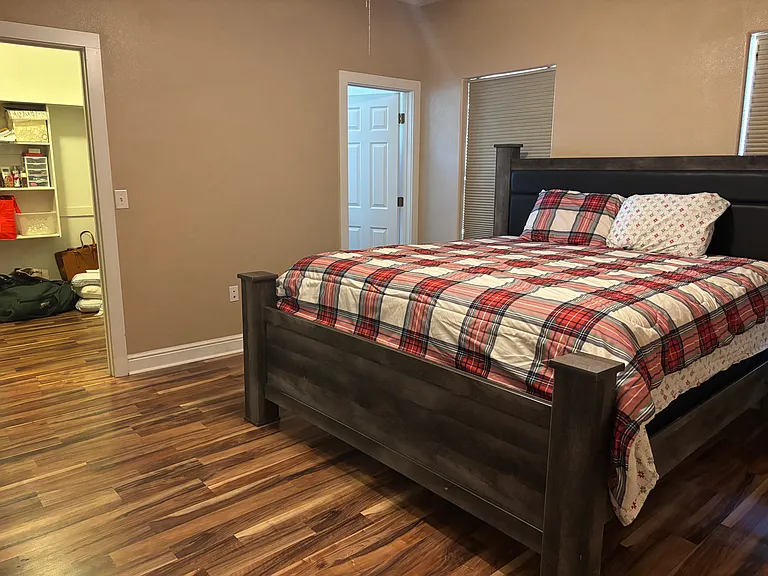 1806 W University Dr — Photo 6