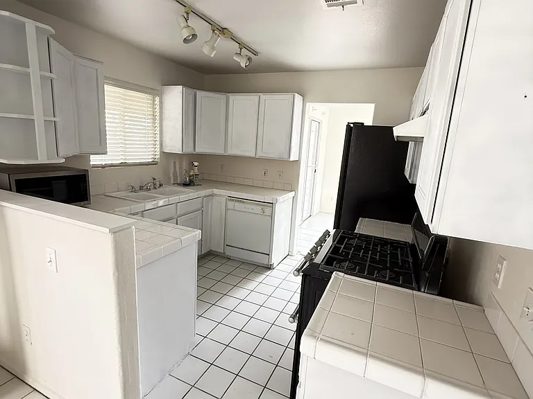 8210 Broward Ln — Photo 2