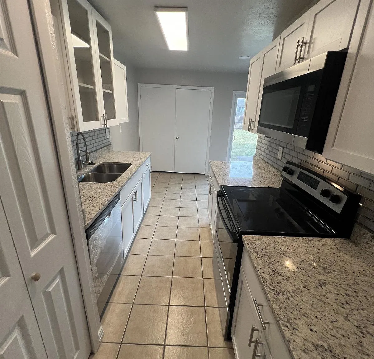 3 bed, 2.0 bath, 1629 sqft, $1,900 — Photo 4