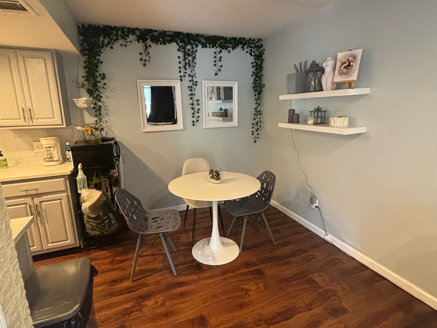 2124 Burton Dr — Photo 3