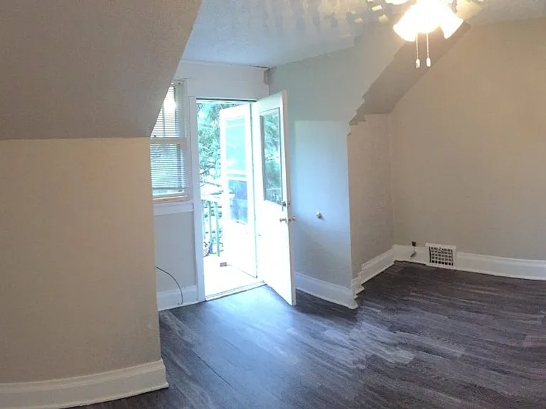 709 1/2 Walnut St — Photo 8