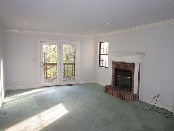 4th image of 10 Kennedy Ct