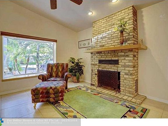 4th image of 715 SE 9th St