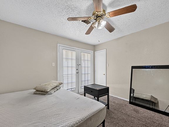 3rd image of 812 Valdez Dr