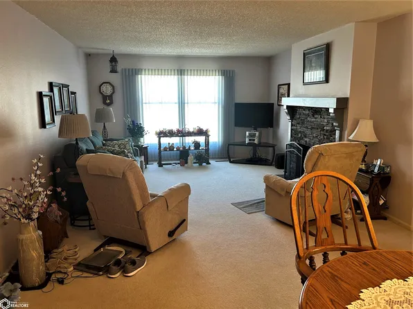 408 S Hall St APT 2, Algona, IA 50511