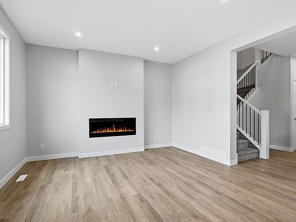 4th image of 2372 Muckleplum Cres SW