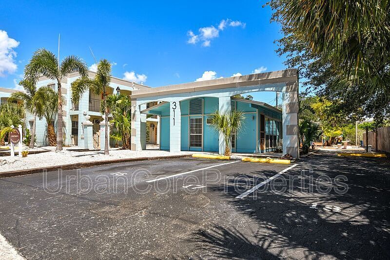 1st image of 321 24th Ave N #4