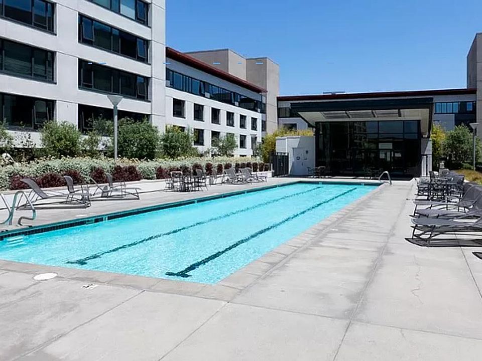 1st image of 250 King St Unit 420