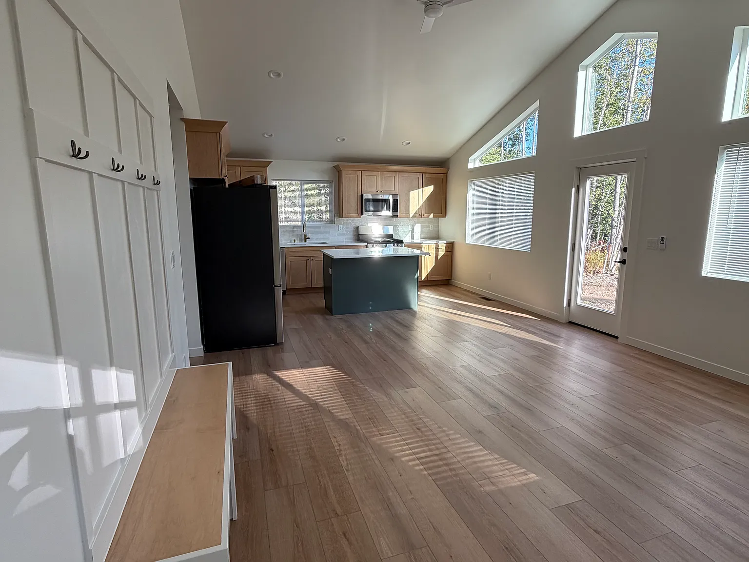 2 bed, 900 sqft, $1,995 — Photo 3