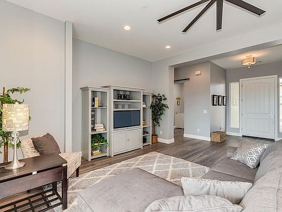 4th image of 8509 E Amelia Ave
