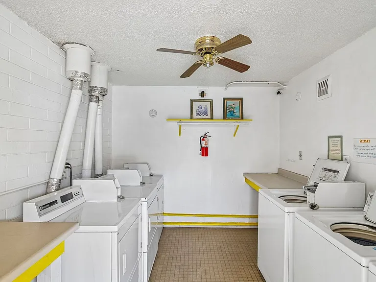 Catalina View Apartments — Photo 48