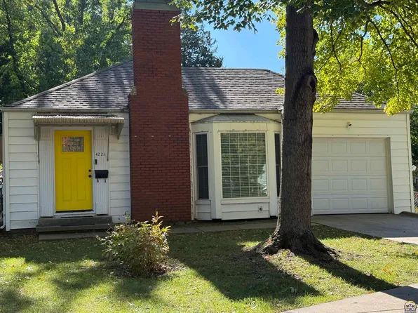 4221 SW 17th St, Topeka, KS 66604