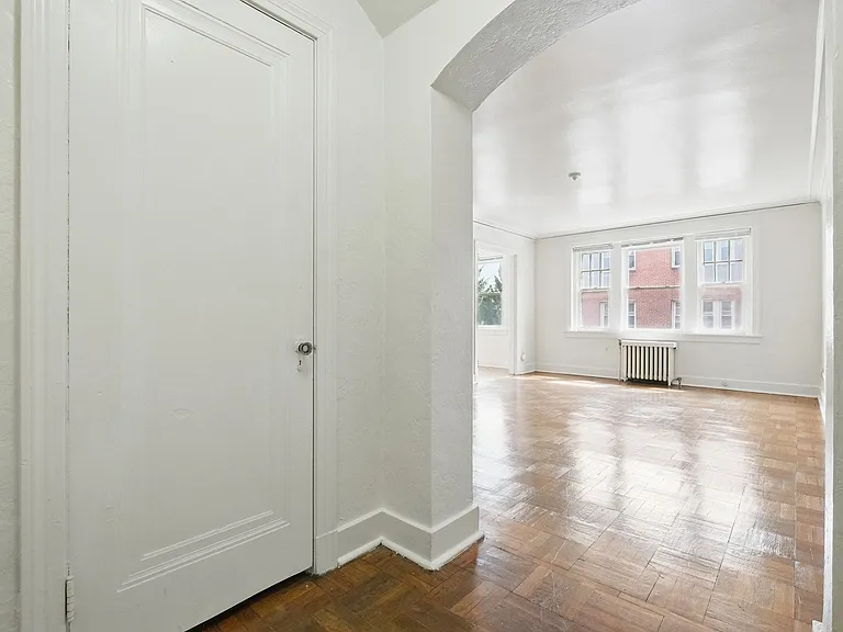 5646 Hobart St #5 — Photo 3