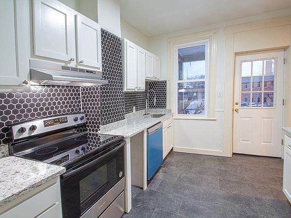 2nd image of 206 Center St