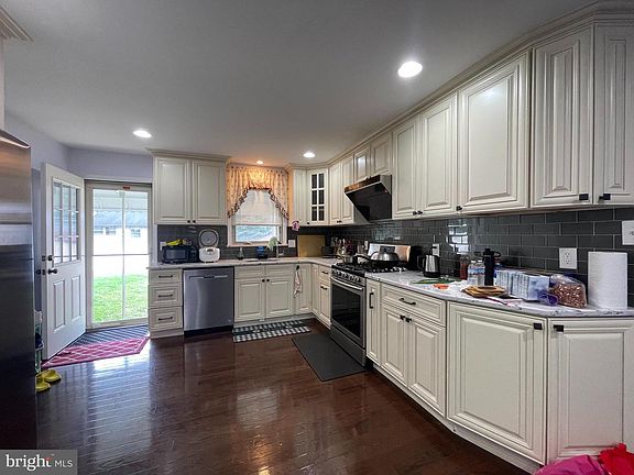 3rd image of 870 Morefield Rd