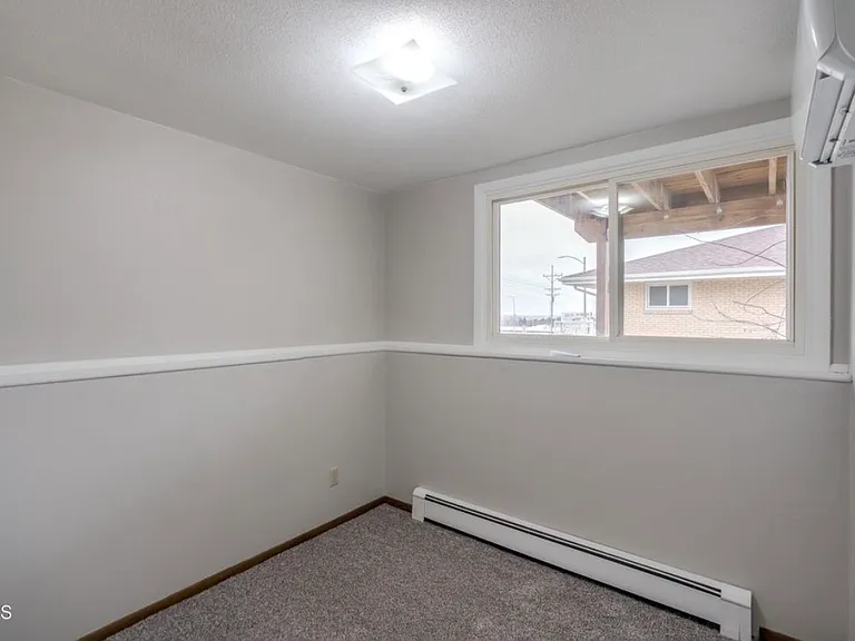 2533 E Avenue A — Photo 19