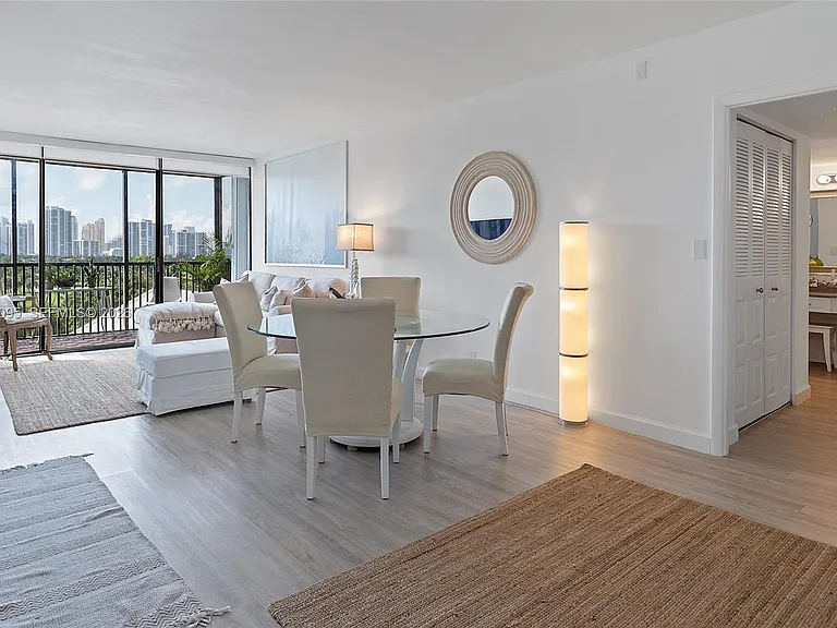 20301 W Country Club Dr #728 — Photo 4