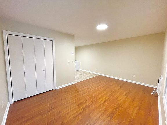 4th image of 403 Ketron Ln