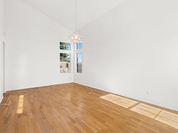 5th image of 8101 Corte Del Viento NW