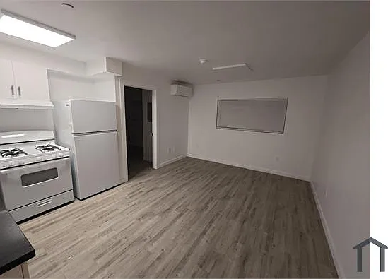 1348 E 27th St #202 — Photo 13