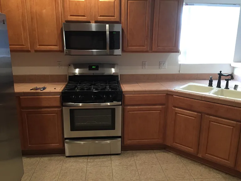 7315 Via Contenta NE — Photo 3