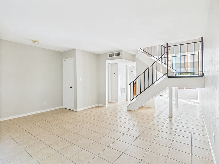 9520 Quail Village Ln — Photo 2