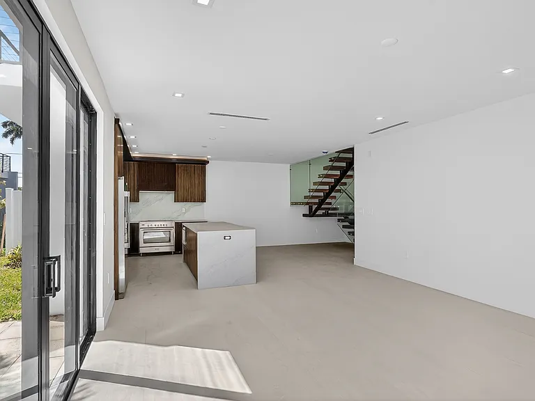 4420 SW 32nd Ave — Photo 12