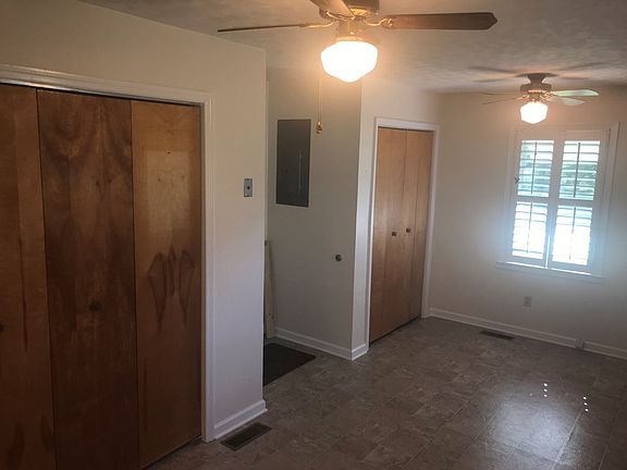 3rd image of 100 Hood Dr