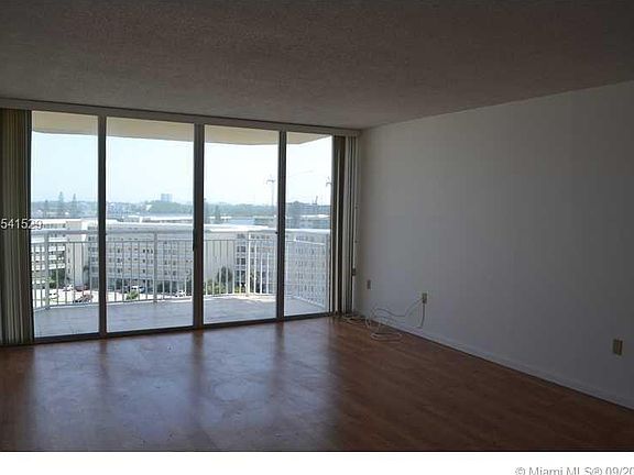 2nd image of 18021 Biscayne Blvd #8032