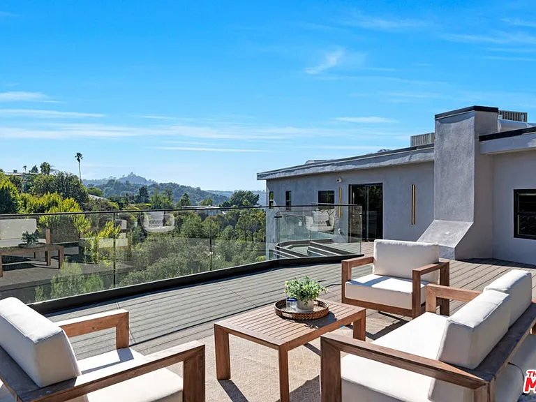 7966 Mulholland Dr — Photo 45