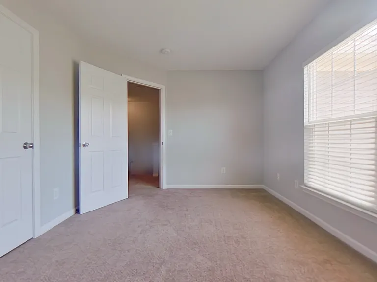 3926 Fountain Village Cir — Photo 12