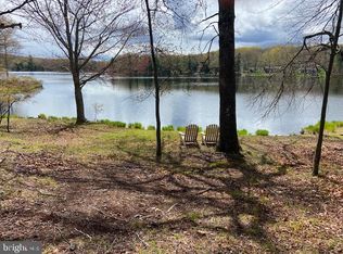 137 Rabbit Run Cir, Milford, PA 18337