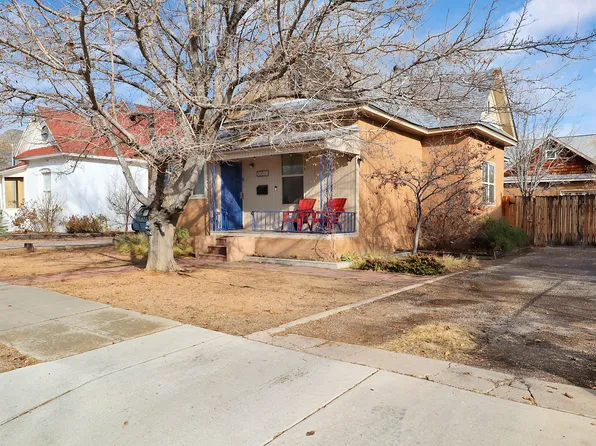 1008 Forrester St NW, Albuquerque, NM 87102