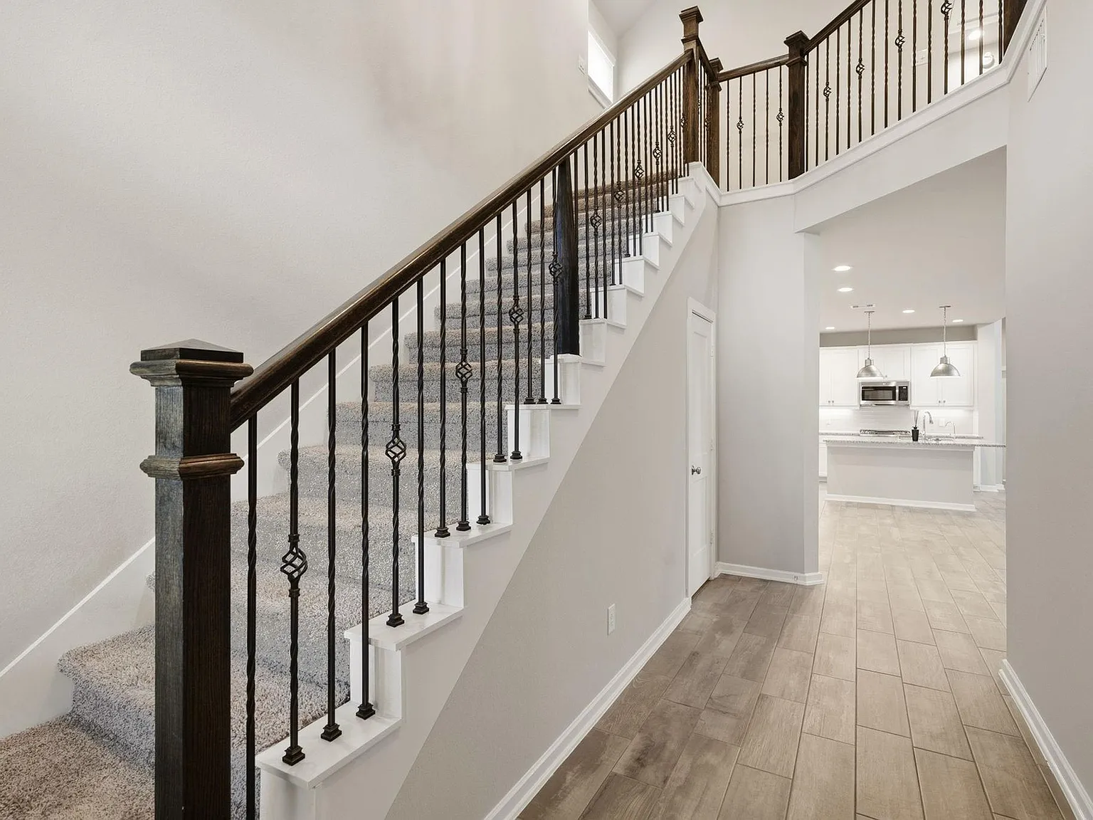 4 bed, 3.5 bath, 2460 sqft, $2,450 — Photo 4