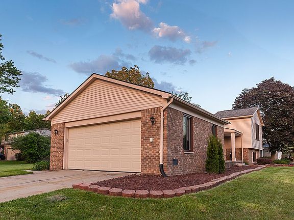 3rd image of 38654 Laurenwood St