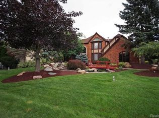 13904 Covington Dr, Plymouth, MI 48170