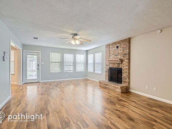 5th image of 13923 Crooked Hollow Dr
