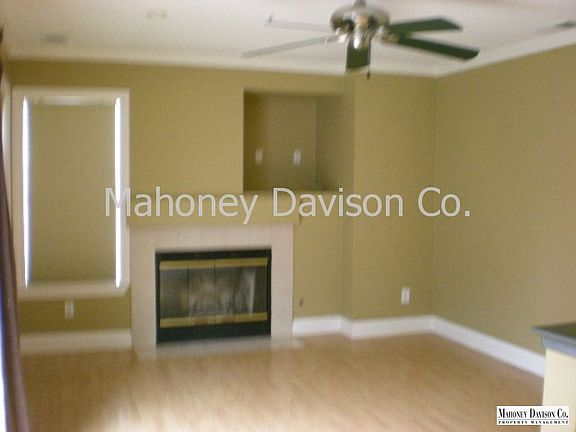 4th image of 825 Rolling Hill Dr