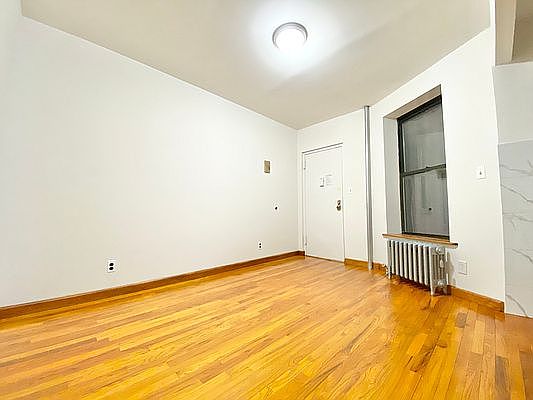 5th image of 146 E 98th St APT 15