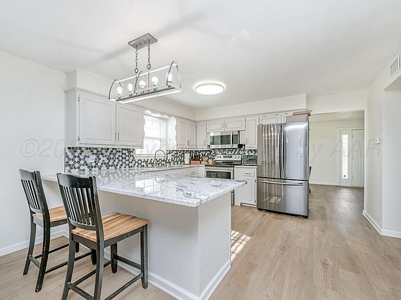 5th image of 2400 SW 50th Ave