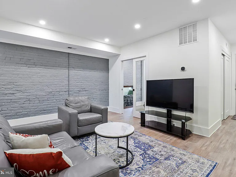 29 N St NW #1 — Photo 3