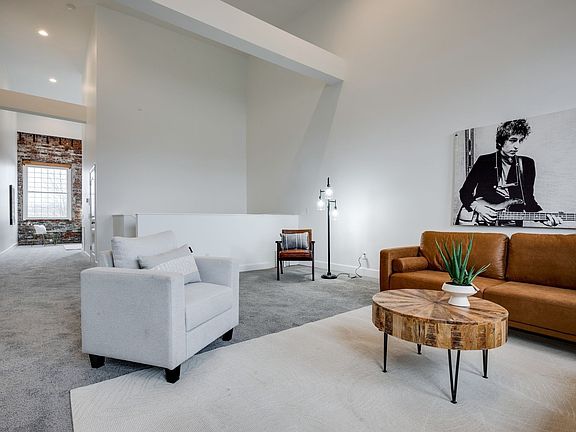 5th image of 202A W College St #4