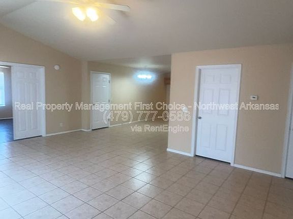 5th image of 790 Appleridge Dr