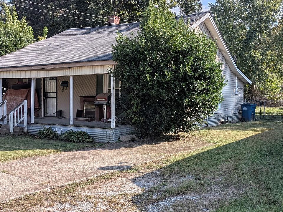 2nd image of 408 E 2nd St
