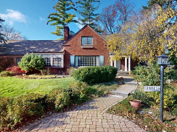 28021 Santa Barbara Dr, Lathrup Village, MI 48076